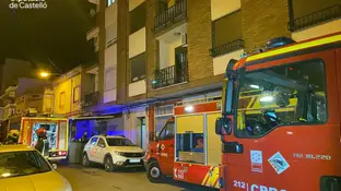 Bomberos intervienen en el incendio de la vivienda en Onda Bomberos intervienen en el incendio de la vivienda en Onda