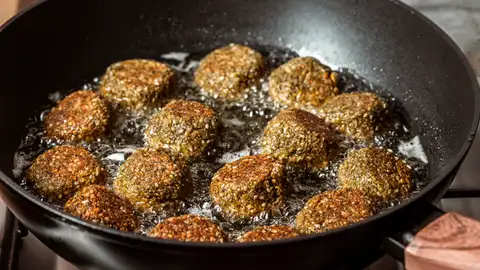 Falafel fritos en aceite Falafel fritos en aceite