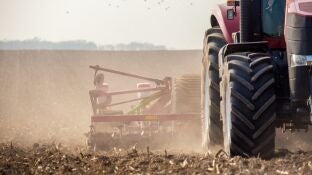 Tractor en el campo 