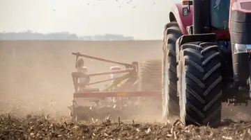 Tractor en el campo Tractor en el campo