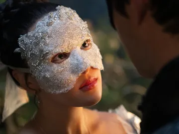 Yerin Ha como Sophie Beckett en la temporada 4 de Los Bridgerton Yerin Ha como Sophie Beckett en la temporada 4 de Los Bridgerton