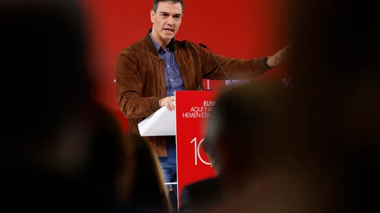 El presidente del Gobierno y secretario general del PSOE, Pedro Sánchez (c), durante su participación en el congreso del PSE-EE que se celebra este sábado en San Sebastián El presidente del Gobierno y secretario general del PSOE, Pedro Sánchez (c), durante su participación en el congreso del PSE-EE que se celebra este sábado en San Sebastián