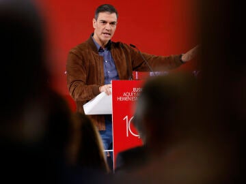  El presidente del Gobierno y secretario general del PSOE, Pedro Sánchez (c), durante su participación en el congreso del PSE-EE que se celebra este sábado en San Sebastián