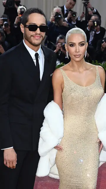 Pete Davidson y Kim Kardashian Pete Davidson y Kim Kardashian