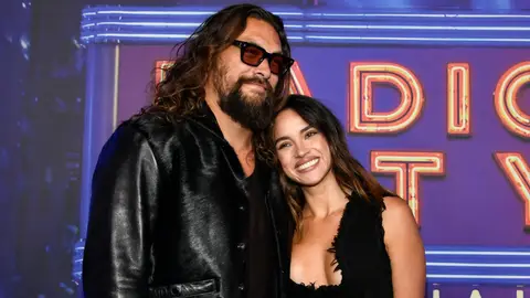 Jason Momoa y Adria Arjona Jason Momoa y Adria Arjona