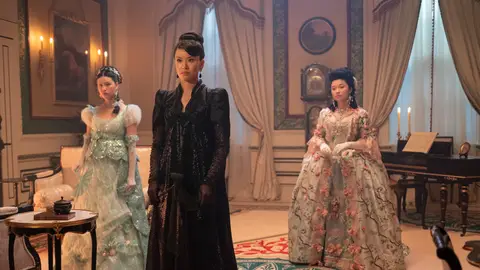 Isabella Wei, Katie Leung y Michelle Mao en las nuevas imágenes de Los Bridgerton Isabella Wei, Katie Leung y Michelle Mao en las nuevas imágenes de Los Bridgerton