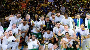 Unicaja posa con el trofeo de campe&oacute;n de la Copa del Rey 2025