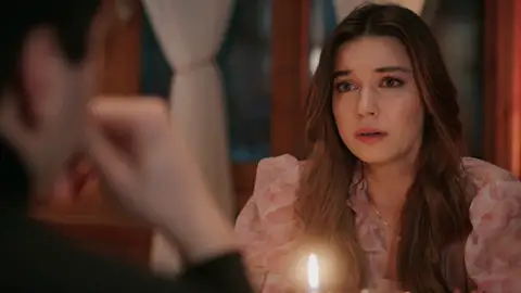 La noche de pasión entre Ferit y Seyran se trunca: ella se llena de miedo y lo rechaza La noche de pasión entre Ferit y Seyran se trunca: ella se llena de miedo y lo rechaza