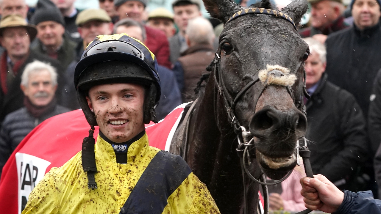 Muere Michael O’Sullivan, Jinete de 24 Años, Tras Caerse de Un Caballo Muere Michael O’Sullivan, Jinete de 24 Años, Tras Caerse de Un Caballo
