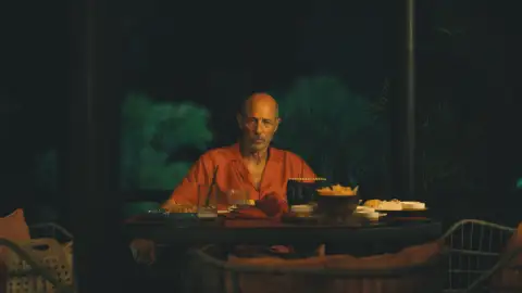 Greg en la temporada 3 de The White Lotus Greg en la temporada 3 de The White Lotus