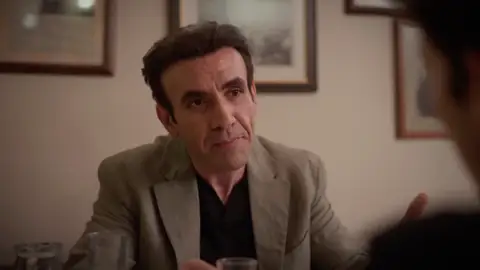 Timur comparte con Aziz Uras la lección más dura de su carrera como médico: “No puedes evitar el dolor ni huir de él” Timur comparte con Aziz Uras la lección más dura de su carrera como médico: “No puedes evitar el dolor ni huir de él”