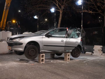 Un coche partido con un cuchillo gigante: &iexcl;el incre&iacute;ble experimento que ha dejado perplejo a Marc M&aacute;rquez!