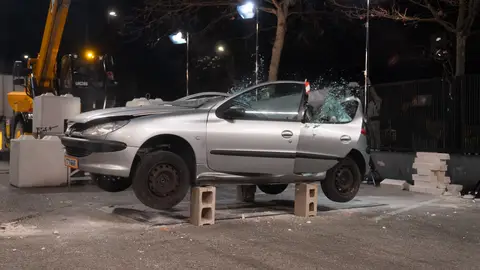 Un coche partido con un cuchillo gigante: ¡el increíble experimento que ha dejado perplejo a Marc Márquez! Un coche partido con un cuchillo gigante: ¡el increíble experimento que ha dejado perplejo a Marc Márquez!