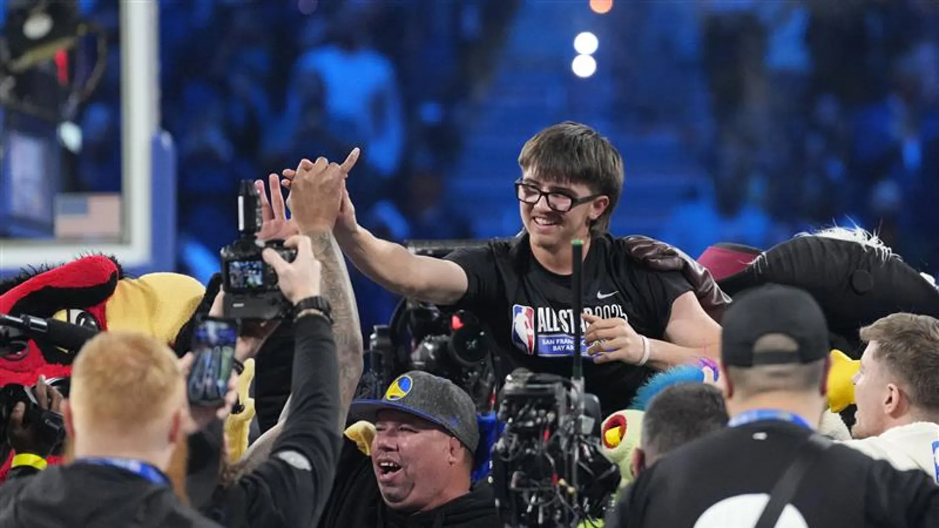 Jalen, el aficionado que se ha hecho de oro en el All-Star de la NBA Jalen, el aficionado que se ha hecho de oro en el All-Star de la NBA