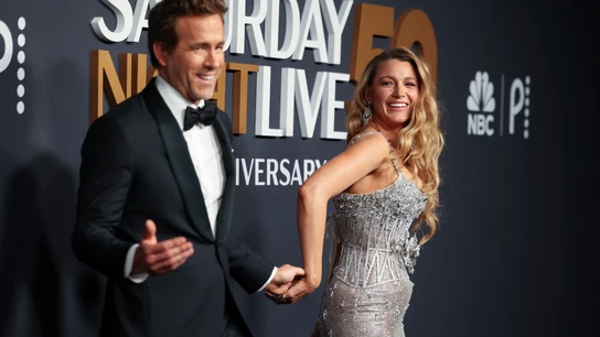 Blake Lively y Ryan Reynolds en el especial del 50 aniversario de SNL Blake Lively y Ryan Reynolds en el especial del 50 aniversario de SNL