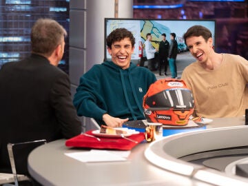 "El seis veces campe&oacute;n de mundo, &Aacute;lex M&aacute;rquez": as&iacute; fue la entrega de premios donde confundieron a los dos hermanos