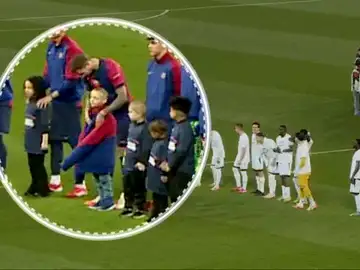El bonito gesto de Iñigo Martínez con Dylan, un niño con cáncer, antes del partido ante el Rayo El bonito gesto de Iñigo Martínez con Dylan, un niño con cáncer, antes del partido ante el Rayo