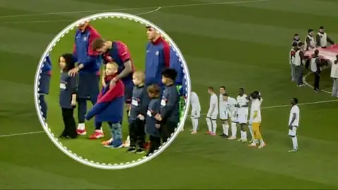 El bonito gesto de Iñigo Martínez con Dylan, un niño con cáncer, antes del partido ante el Rayo El bonito gesto de Iñigo Martínez con Dylan, un niño con cáncer, antes del partido ante el Rayo