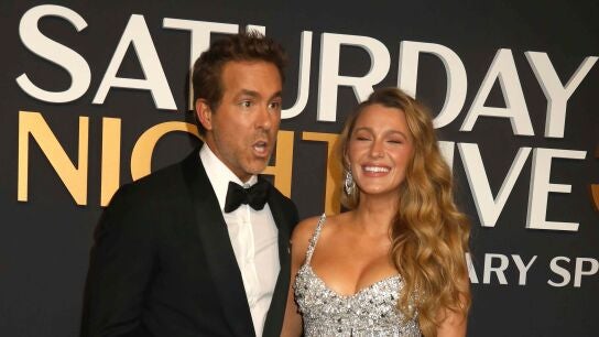 Ryan Reynolds y Blake Lively en el programa especial del 50 aniversario de SNL