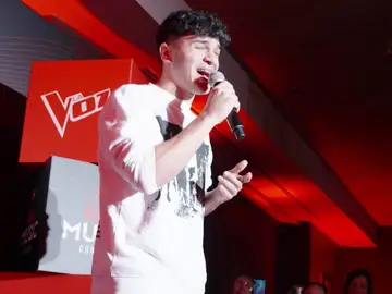 Manuel Ayra, ganador de La Voz, da su primer concierto en directo de la mano de ibis Manuel Ayra, ganador de La Voz, da su primer concierto en directo de la mano de ibis