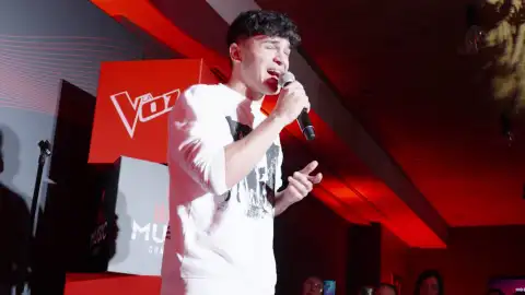 Manuel Ayra, ganador de La Voz, da su primer concierto en directo de la mano de ibis Manuel Ayra, ganador de La Voz, da su primer concierto en directo de la mano de ibis