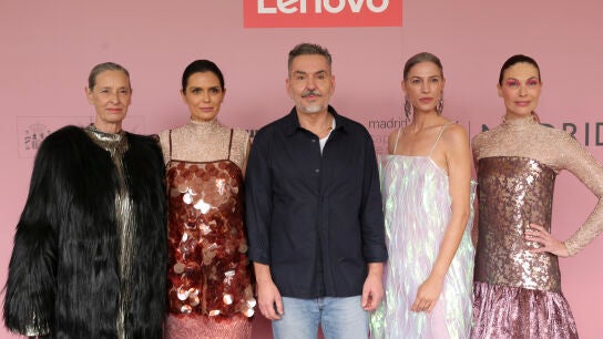 El desfile de Juan Duyos, con modelos como Laura S&aacute;nchez o Paola Domingu&iacute;n