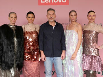 El desfile de Juan Duyos, con modelos como Laura S&aacute;nchez o Paola Domingu&iacute;n