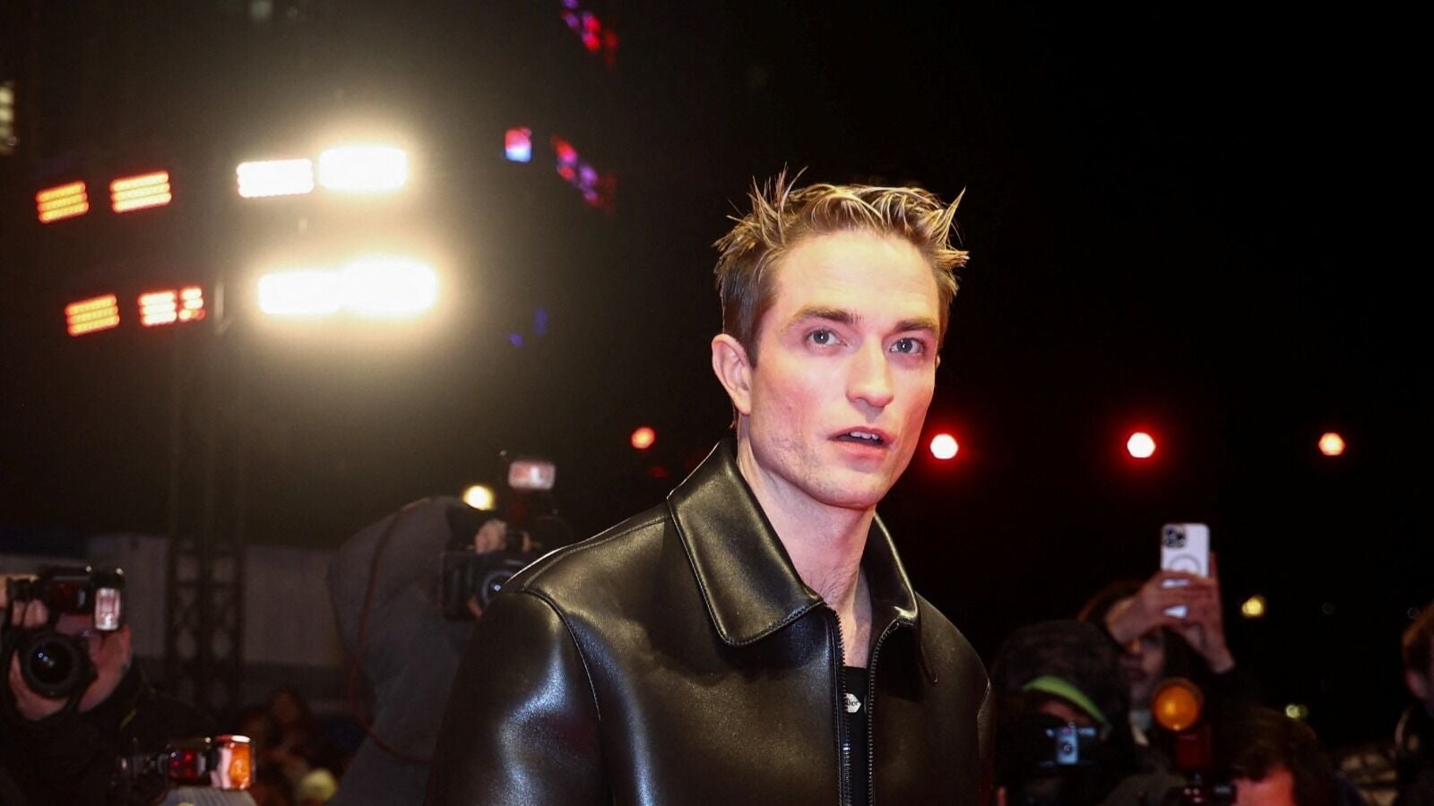 Robert Pattinson reivindica sus músculos en The Batman tras las críticas a su cuerpo: 