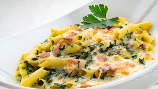 Macarrones con espinacas: un capricho saludable por Karlos Arguiñano