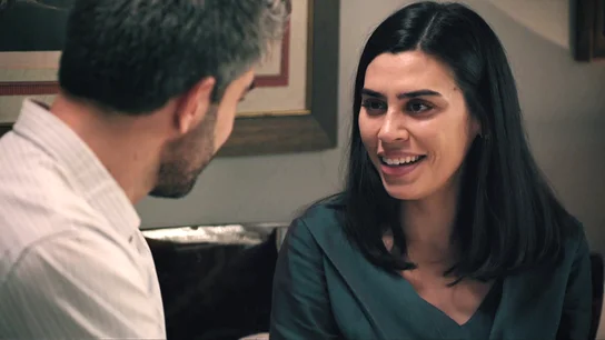 Andrés le dice a María que nada ha cambiado y le promete que nunca le faltará nada ni a ella ni al bebé que están esperando Andrés le dice a María que nada ha cambiado y le promete que nunca le faltará nada ni a ella ni al bebé que están esperando