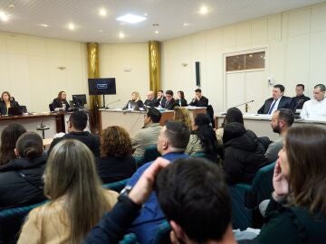 El acusado durante el juicio por matar a su pareja y bebé 