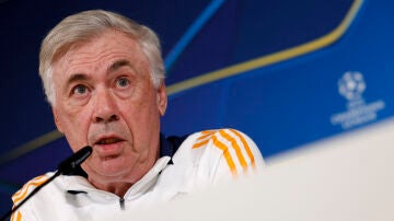 Carlo Ancelotti atiende a los medios de comunicación en Valdebebas