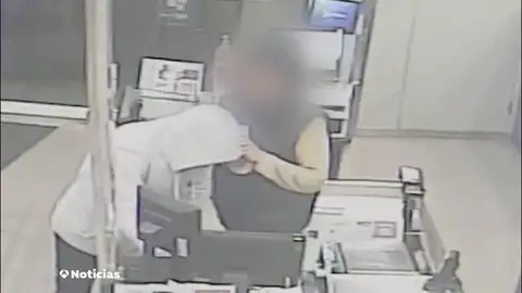 Vídeo: Detenidos dos ladrones tras asaltar diez supermercados en Barcelona Vídeo: Detenidos dos ladrones tras asaltar diez supermercados en Barcelona