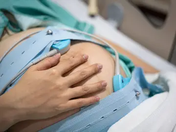 Imagen de archivo de una mujer embarazada en el hospital Imagen de archivo de una mujer embarazada en el hospital
