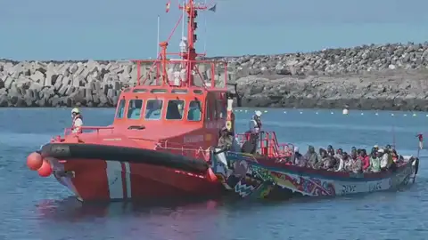 Detenidos los patrones de un cayuco en el que murieron ocho personas, entre ellos un bebé Detenidos los patrones de un cayuco en el que murieron ocho personas, entre ellos un bebé