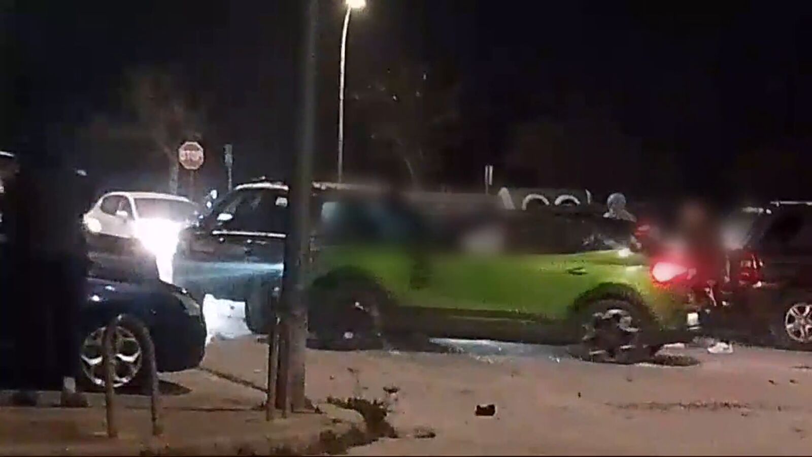 VÍDEO | La brutal pelea entre narcos con embestidas de coches y palos en Cádiz