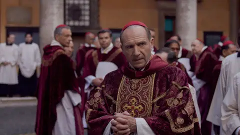 Ralph Fiennes en Conclave Ralph Fiennes en Conclave