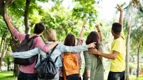 Jóvenes felices Jóvenes felices