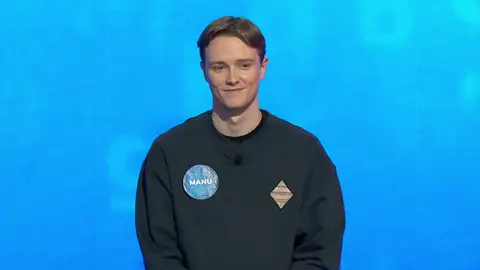 “Es una pena no ser Soriano, como Irma”: los invitados de Pasapalabra se emocionan tras escuchar las rimas de Manu “Es una pena no ser Soriano, como Irma”: los invitados de Pasapalabra se emocionan tras escuchar las rimas de Manu