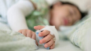 Imagen de archivo de una ni&ntilde;a en el hospital