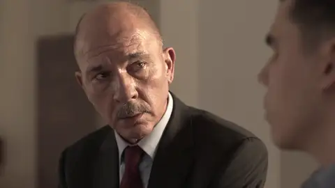 “Necesito que me ayudes a encarcelar a Vicente Aguilar”: el juez Romero se alía con Tato para proteger a su hijo “Necesito que me ayudes a encarcelar a Vicente Aguilar”: el juez Romero se alía con Tato para proteger a su hijo