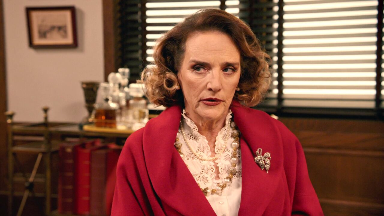 Doña Clara, la madre de Pelayo, conoce a Marta y advierte a su hijo: “El  más mínimo error y adiós a tus ambiciones”