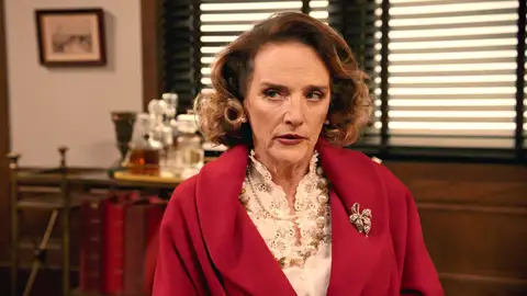 Doña Clara, la madre de Pelayo, conoce a Marta y advierte a su hijo: “El más mínimo error y adiós a tus ambiciones” Doña Clara, la madre de Pelayo, conoce a Marta y advierte a su hijo: “El más mínimo error y adiós a tus ambiciones”