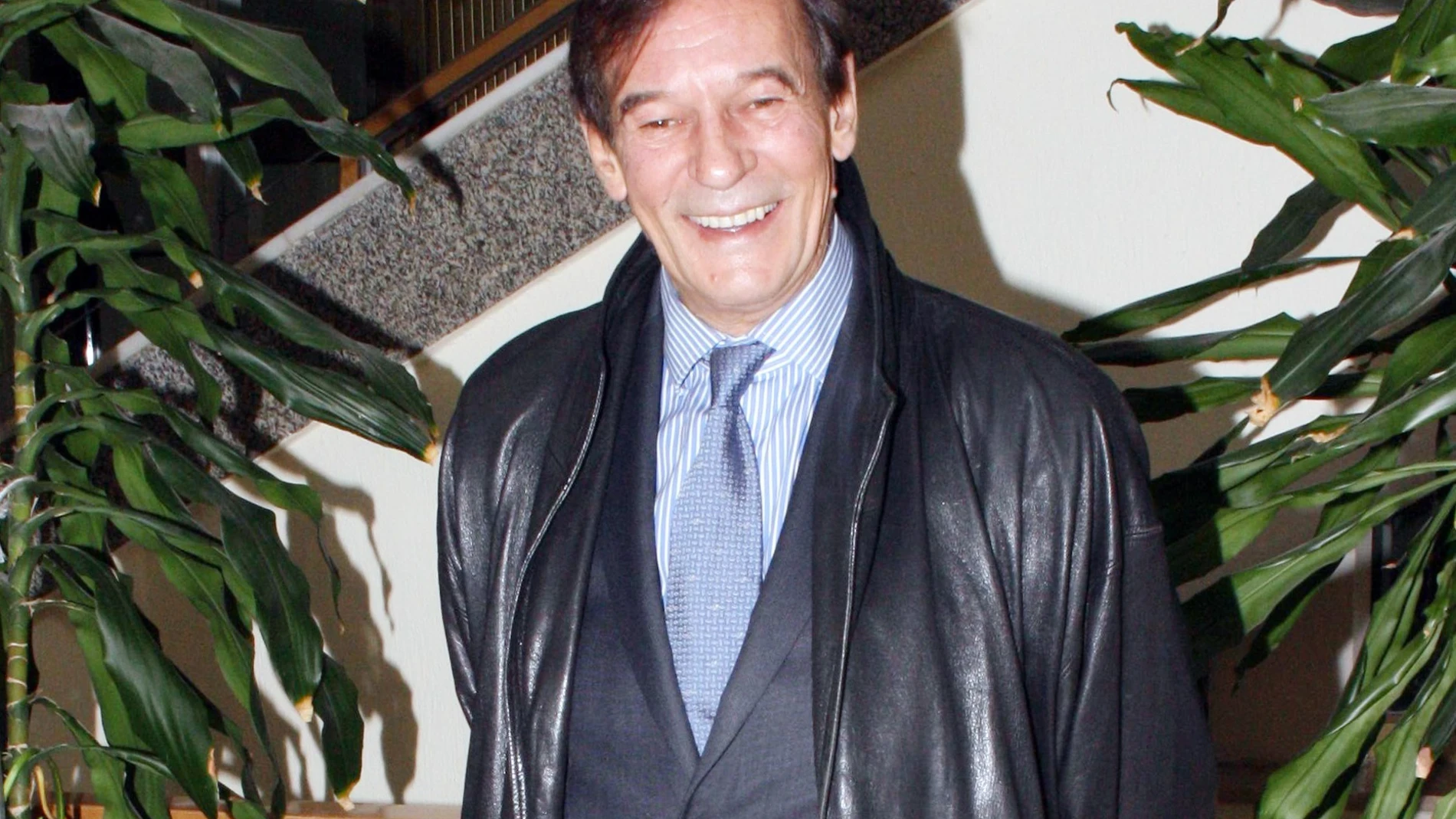 Tony Isbert Tony Isbert