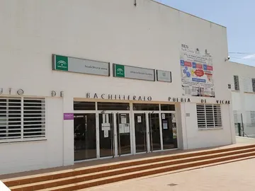 Educación cierra una sala de este Instituto de Almería donde algunos profesores se habrían reunido Educación cierra una sala de este Instituto de Almería donde algunos profesores se habrían reunido