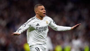 Mbapp&eacute; festeja su primer gol al City en el Bernab&eacute;u