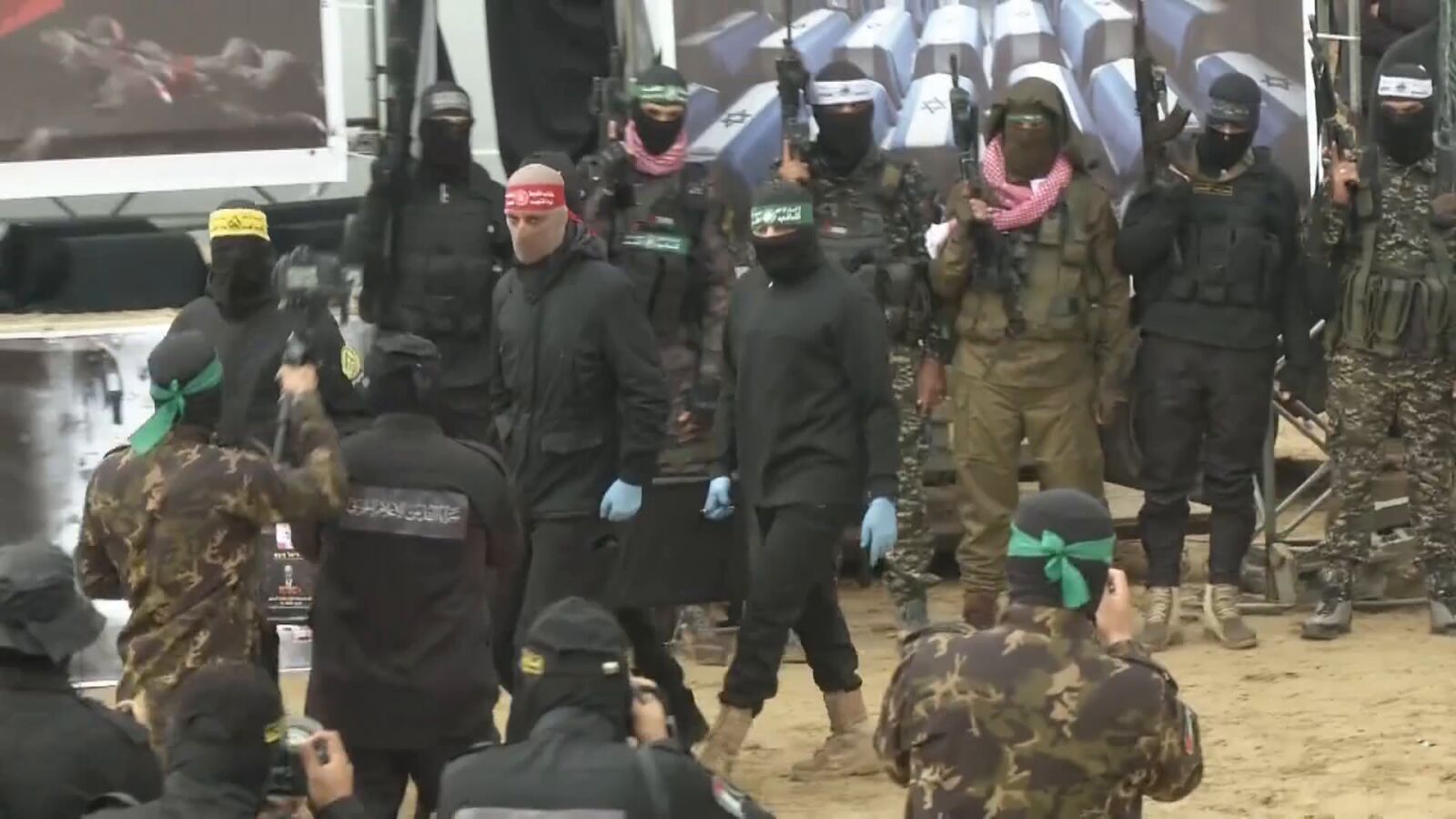 Hamás entrega a Israel los cadáveres de 4 rehenes, uno de ellos un bebé de 9 meses