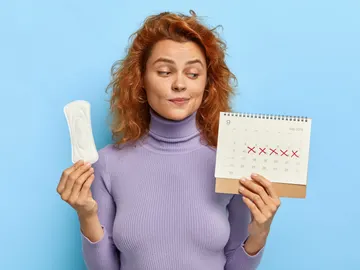 Mujer con la menstruación Mujer con la menstruación