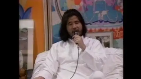 Shoko Ashara es condenado a muerte Efemérides de hoy 27 de febrero de 2025: Shoko Ashara es condenado a muerte