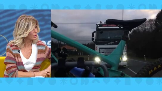 Cami&oacute;n embiste coche familia